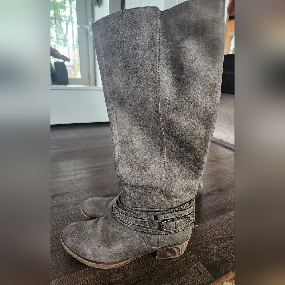 Maurices Women's Boots size 9.5 Wide Calf